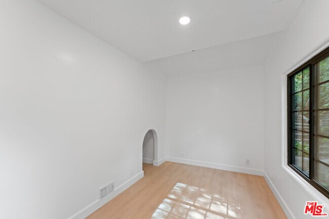 Building Photo - 1800 Benedict Canyon Drive