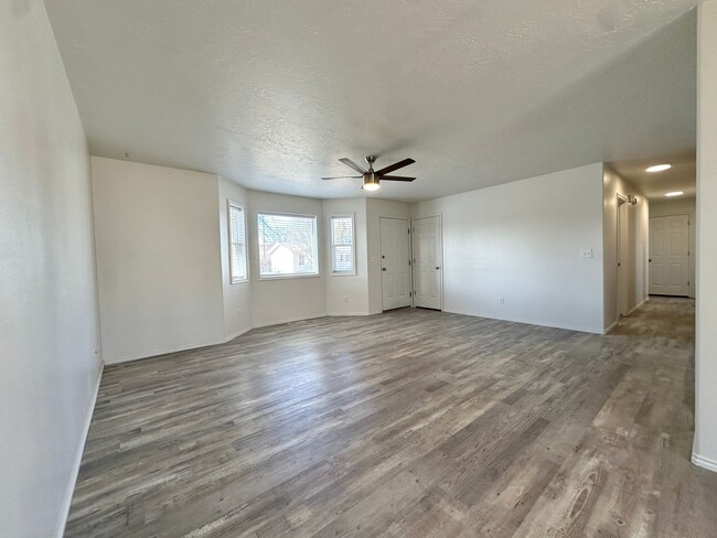 Building Photo - Cute Home For Rent In Rexburg