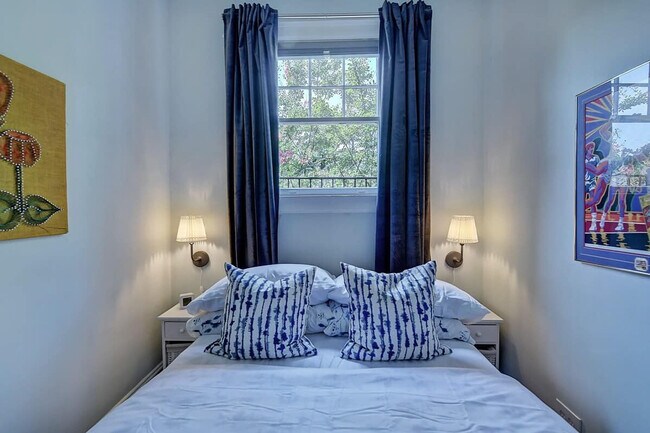 Building Photo - 518 Lamar Ave