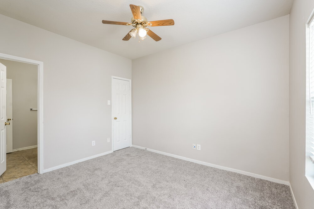 Building Photo - 18423 Knob Hill Lake Ln