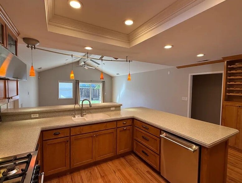 Building Photo - 573 Patton Ave