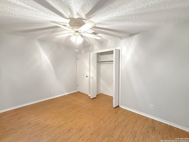 Building Photo - 776 Lookout Dr