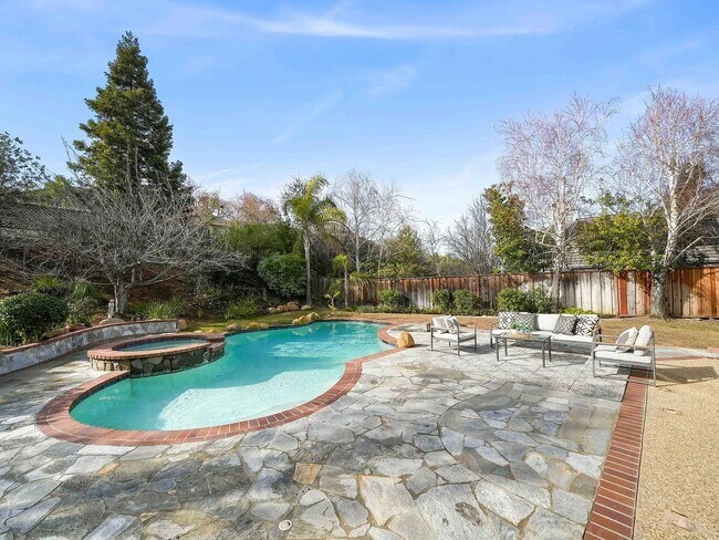 Building Photo - Luxury, comfort, and breathtaking surroundings in Stunning Clayton home!