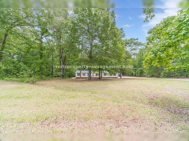 Building Photo - A COUNTRY DREAM! 4BR, 2BATH MANUFACTURED HOME, $1650./month
