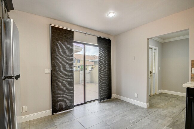 Building Photo - 1105 Maplewood Dr