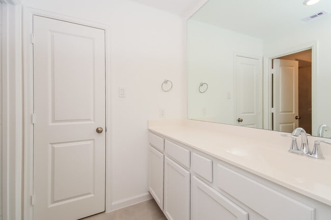 Building Photo - 9451 Vis Fls Trce