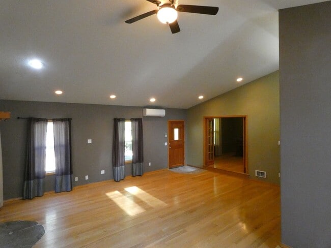 Building Photo - APPLICATION PENDING - *PNW Delight**