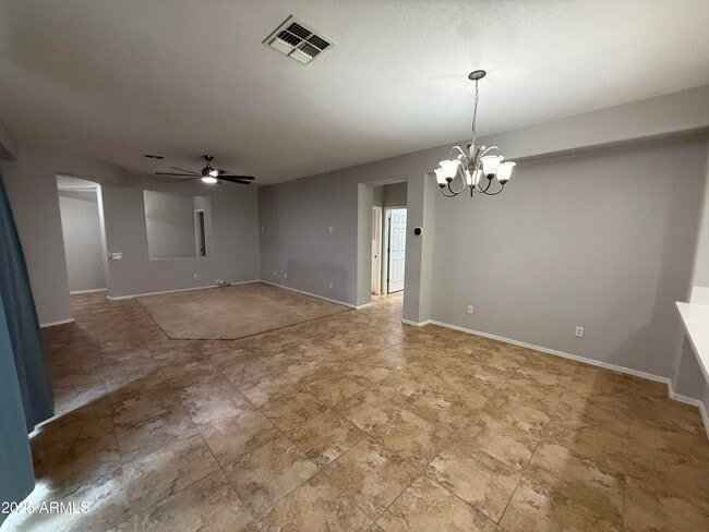 Building Photo - 885 E Cherry Hills Dr