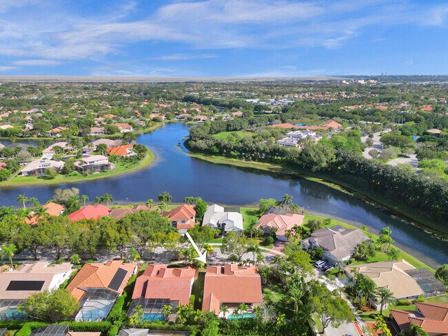 Building Photo - 762 Crescent Way