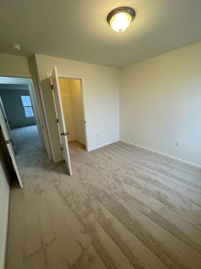 Building Photo - Updated 3 Bed 3 Bath Townhouse in Marietta!