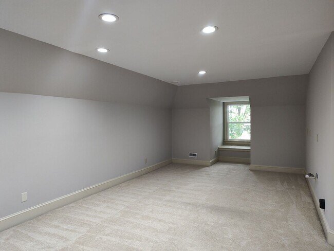 Building Photo - Stunning home located in the Popular Piper Glenn Community!