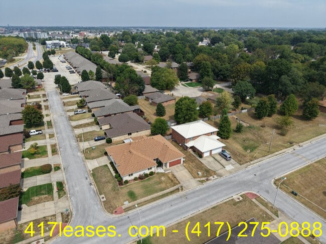 Building Photo - 1257 E Lakewood St