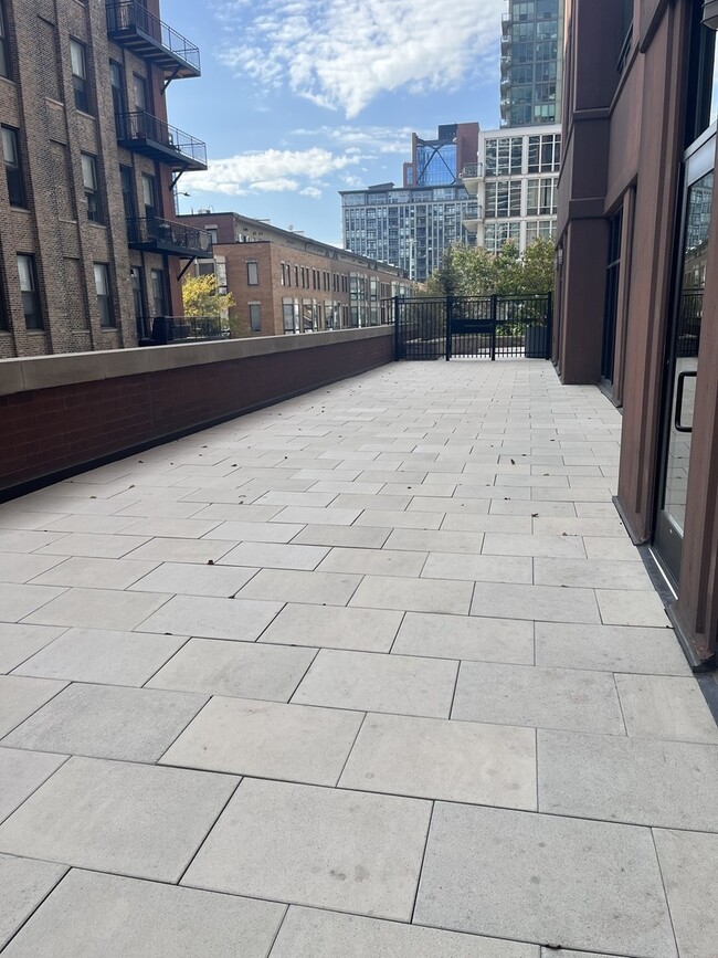 Building Photo - 334 N Jefferson St