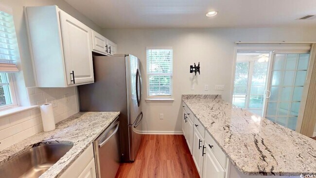 Building Photo - 1000 Pembroke Ct