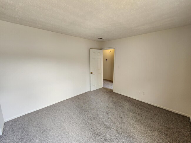 Building Photo - 3250 Strawberry Ln
