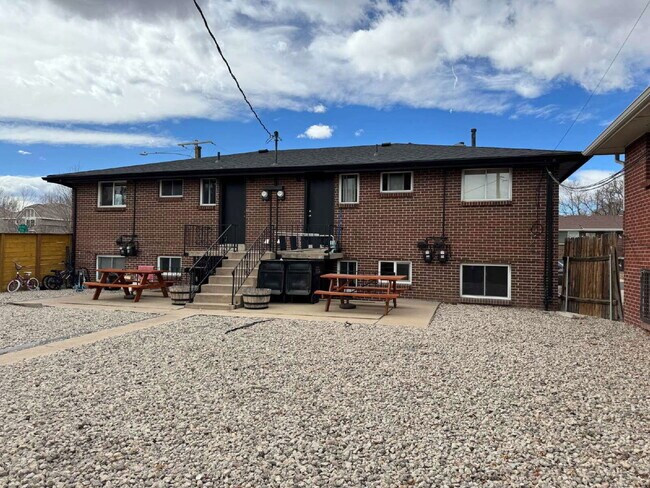 Building Photo - 1100 N Rosemary St