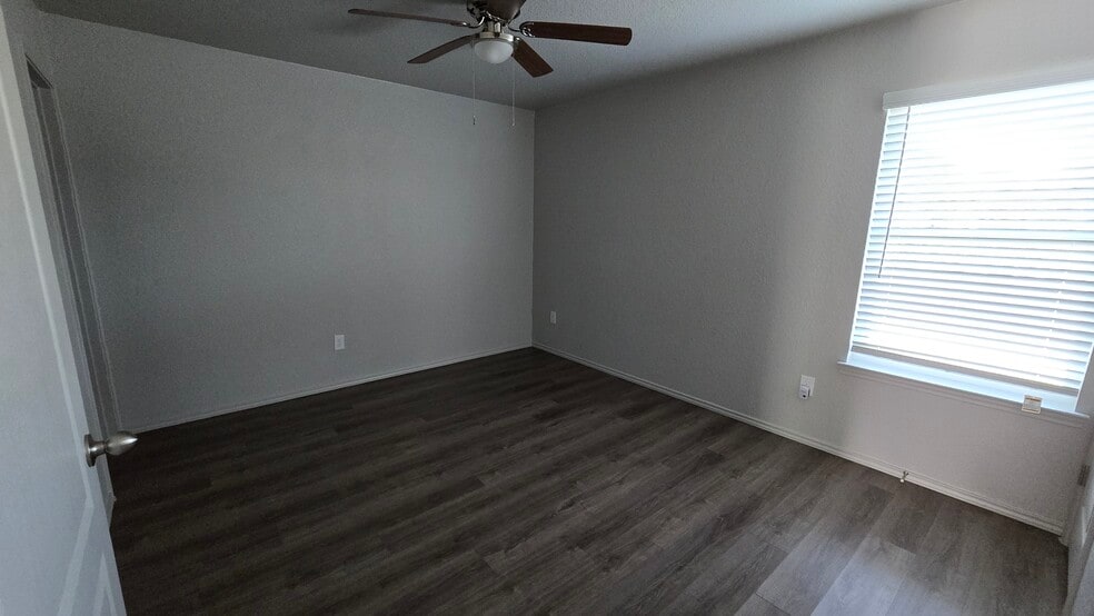 Building Photo - 605 Lost Trl