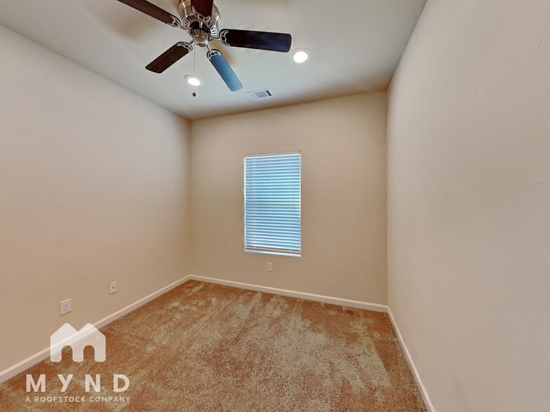 Building Photo - 803 Golden Bell Wy