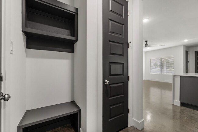 Building Photo - Wolf Den 3BR Near South College Station | Ideal Layout + Garage + Space