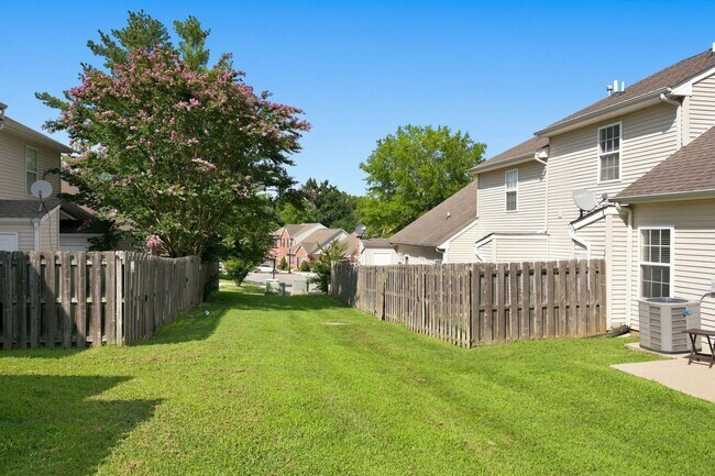 Building Photo - Charming 2-Bed Townhome in Hardison Hills