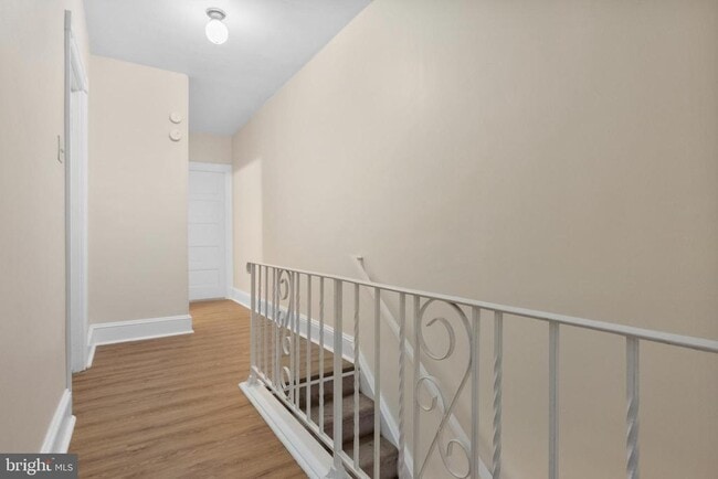 Building Photo - 206 E Elm St