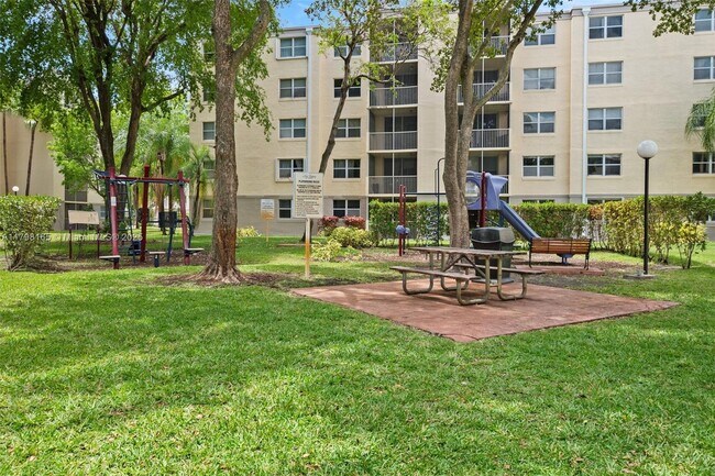 Building Photo - 8373 Lake Dr