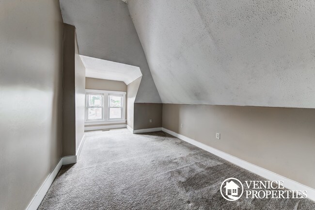 Building Photo - 2168 Summit St