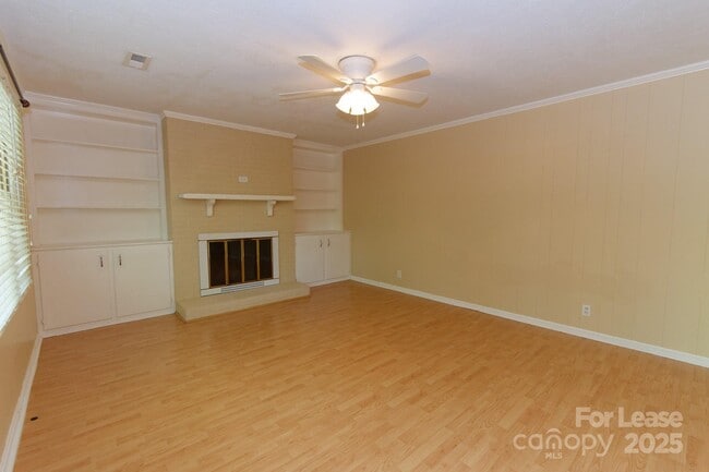 Building Photo - 416 W Pine St