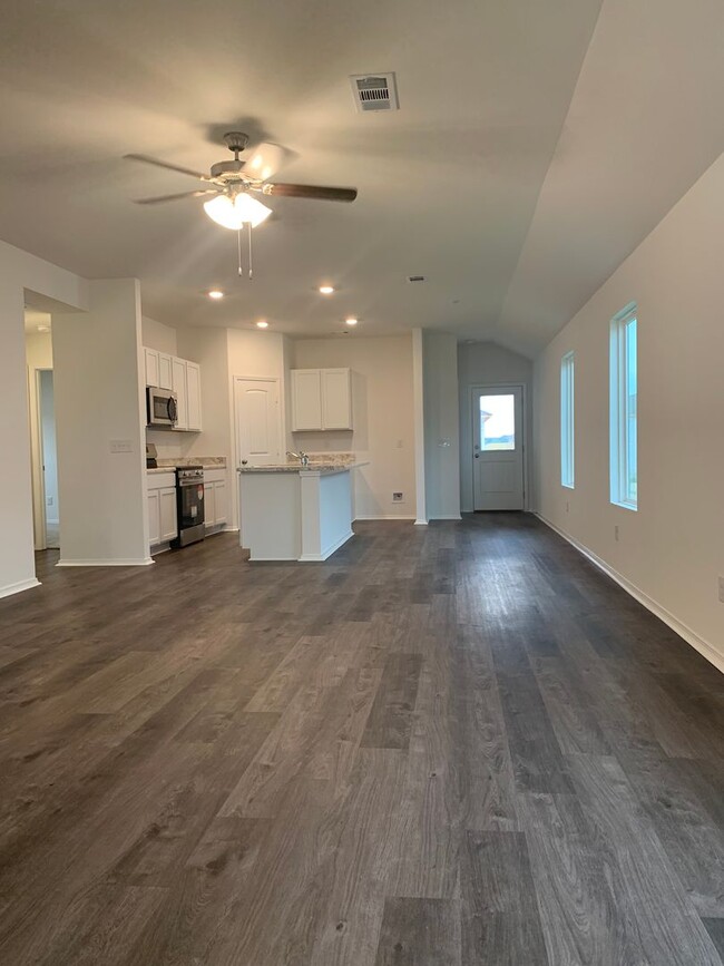 Building Photo - NEW 3 Bedroom home in Valley View School D...