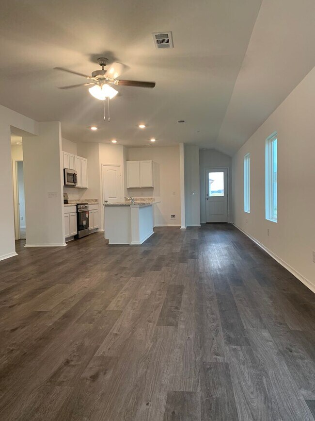 Building Photo - NEW 3 Bedroom home in Valley View School District!