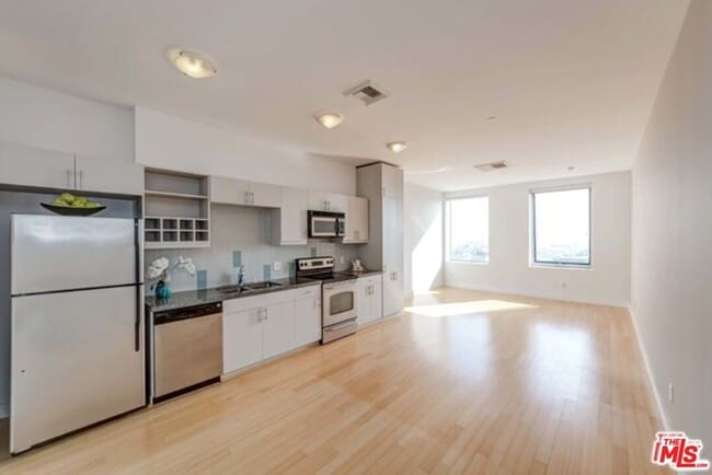 Building Photo - 3810 Wilshire Blvd