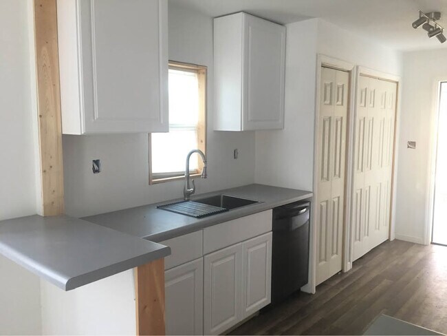 Building Photo - 336 High Rock Rd