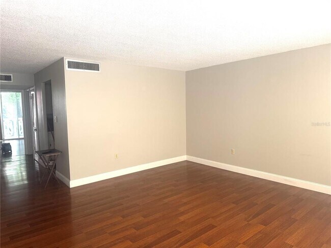 Building Photo - 2630 Pearce Dr