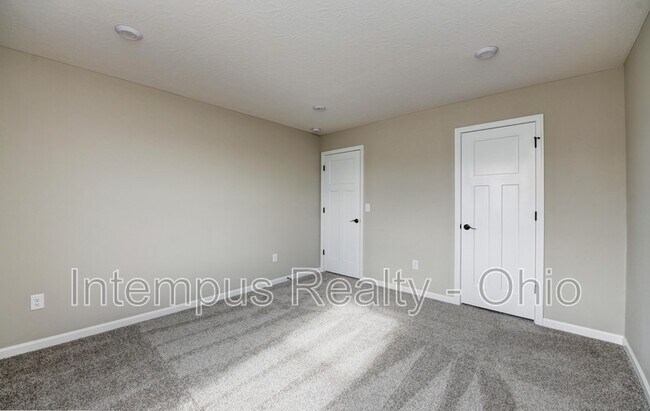 Building Photo - 1003 Beehive Grv