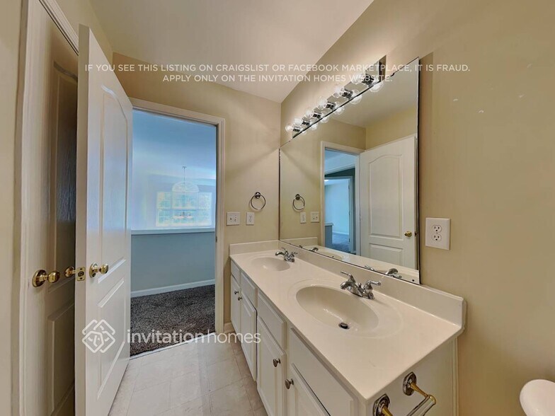 Building Photo - 5304 Granada Hills Dr