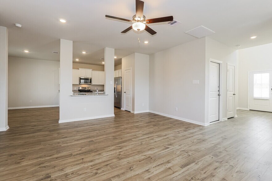 Building Photo - 15582 Caramel Spgs Dr