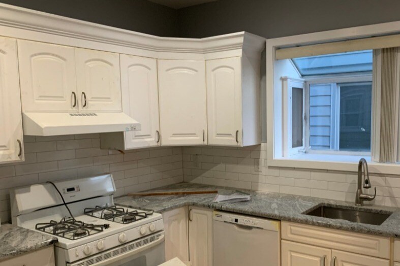 Building Photo - 142 Bellevue St