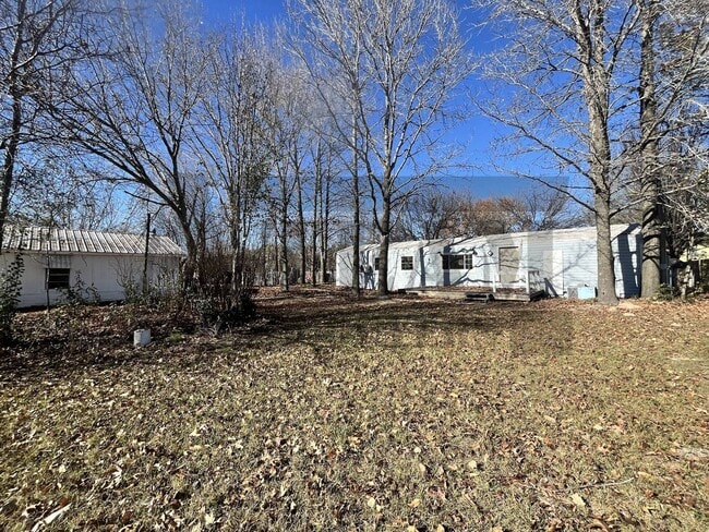 Building Photo - Cozy 2-bedroom, 1.5-bathroom home