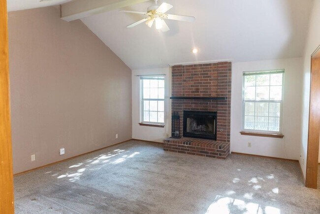 Building Photo - 304 Eccell Ct