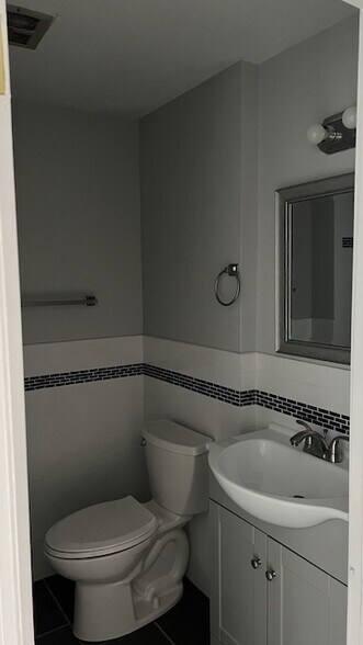 Building Photo - 15 Barrows St