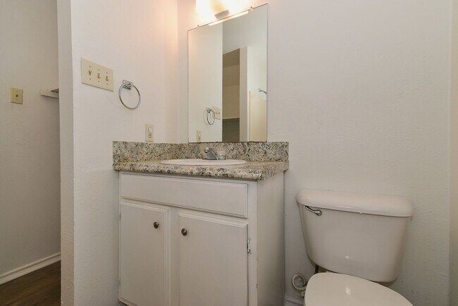 Building Photo - PEPERPORT.3914/3916