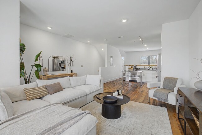 Building Photo - 1225 4th Ave S