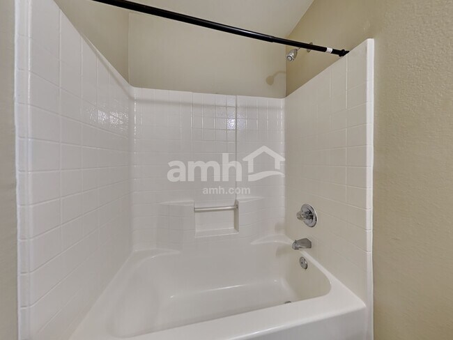 Building Photo - 700 Liberty Ln