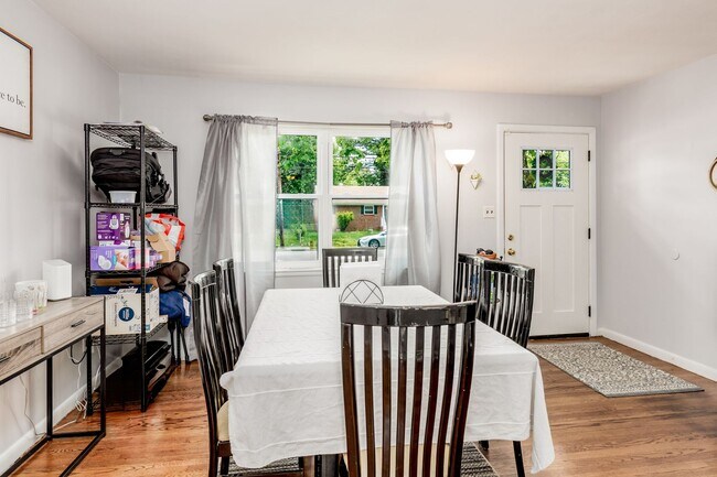 Building Photo - Charming 3-Bedroom Coastal Home in the Hea...