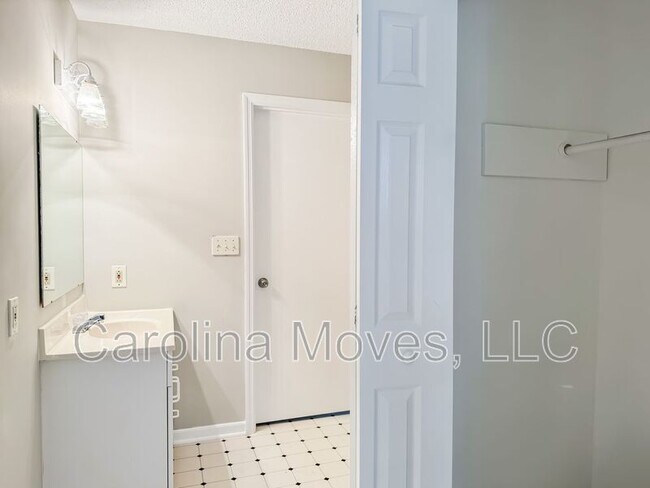 Building Photo - 205 Winterthur Dr