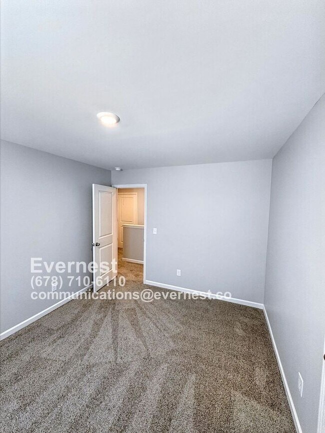 Building Photo - Spacious 4 Bed, 2.5 Bath Home with Attached 2-Car Garage