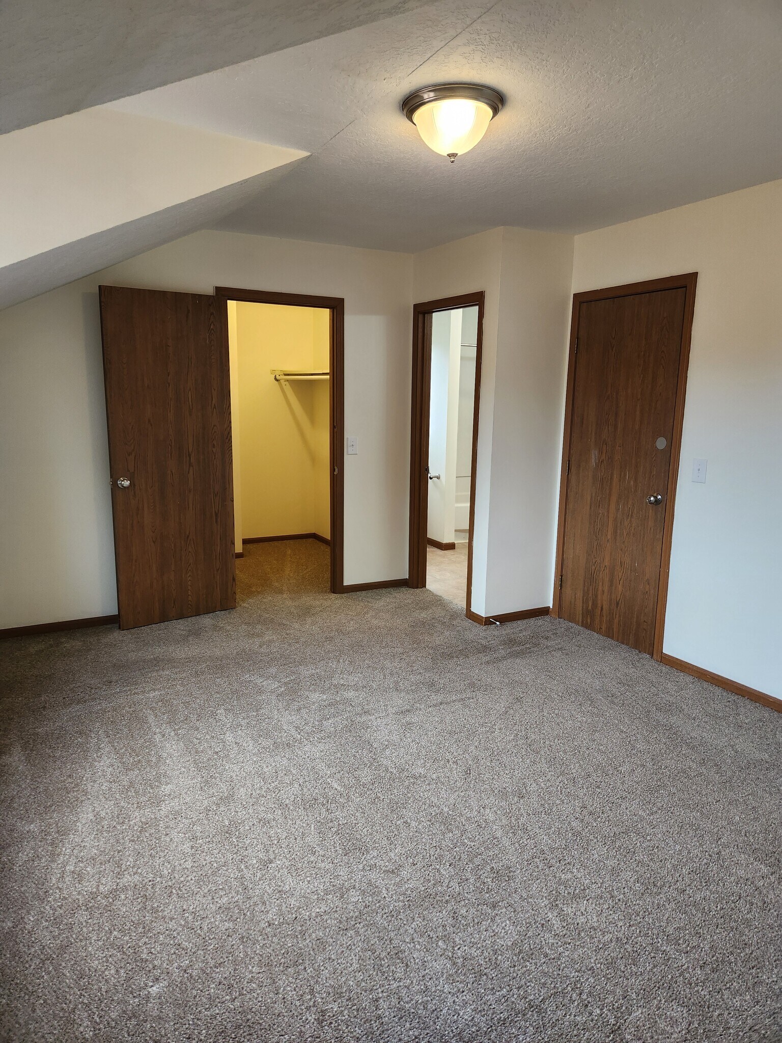 Building Photo - 1144 Country Creek Ln