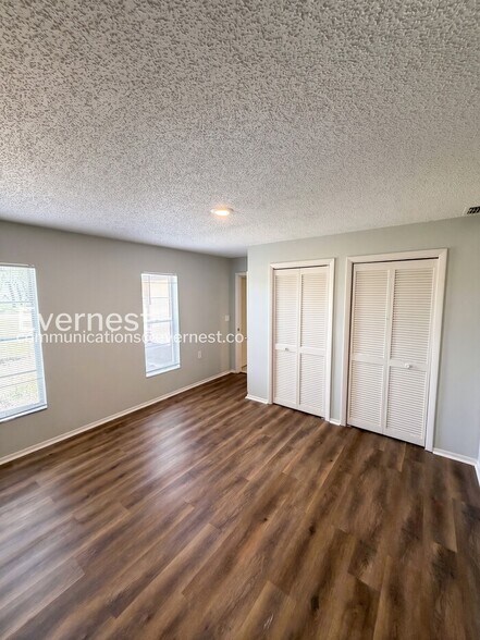 Building Photo - 10485 Lightwood St