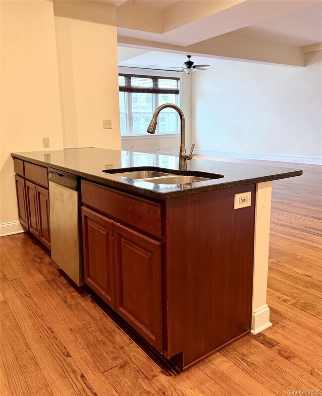 Building Photo - 337 Main St