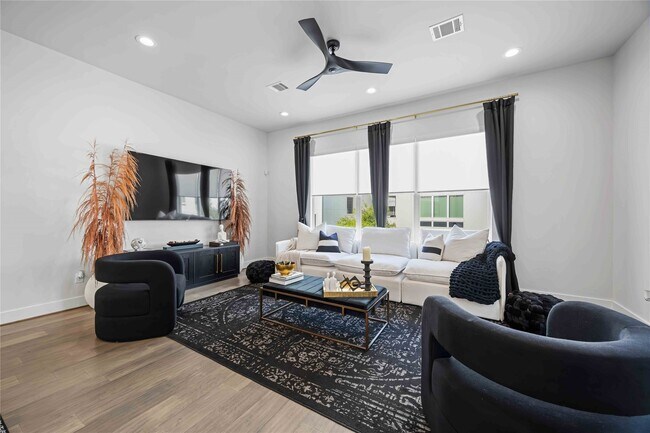 Building Photo - 3018 Markle Dr